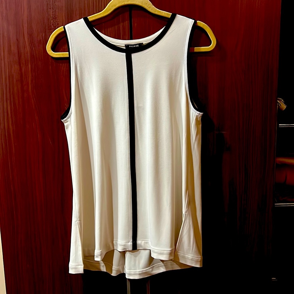 Premise cream tank top with black accents Size: L